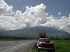 la piste d'Ibarra et le volcan Imbabura. le treuil
